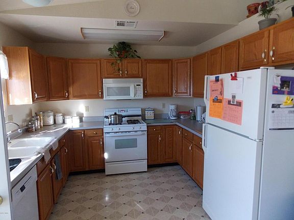 3rd image of 108 Court Ln