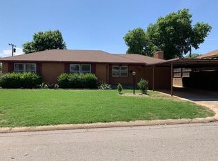 1112 Dell Dr, Clinton, OK 73601