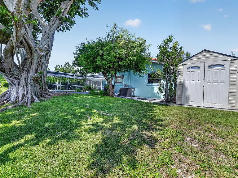 200 NW 11th Ave — Photo 69
