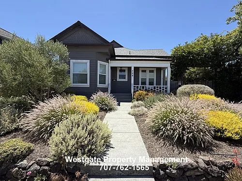 728 Petaluma Blvd S Photo 1