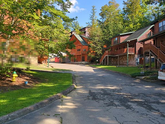 4th image of 1665 Mountain Lodge Way
