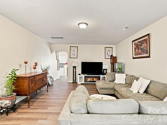 4th image of 4008 Tulocay Ln
