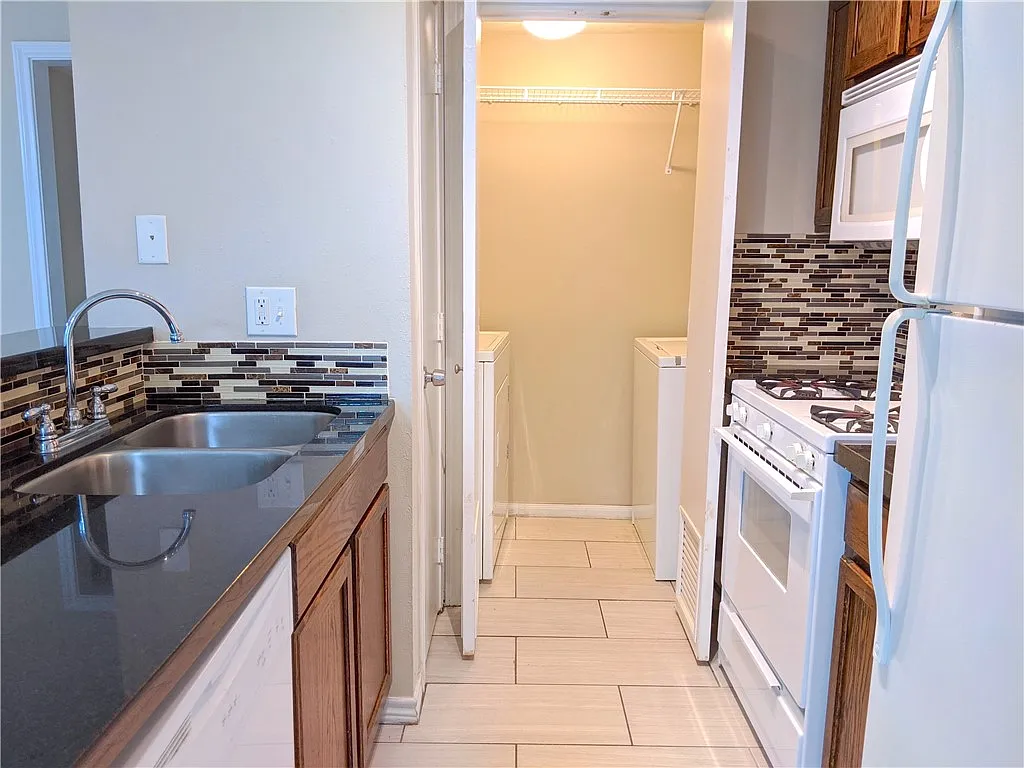 4 bed, 3.5 bath, 1465 sqft, $1,650 — Photo 4