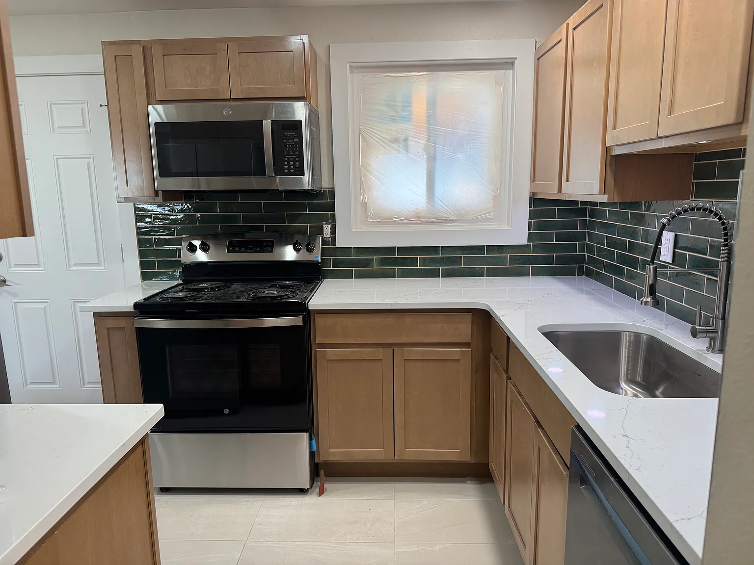4 bed, $2,100 — Photo 2