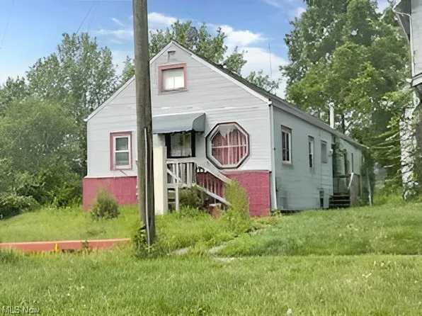 1226 Packard Dr, Akron, OH 44320