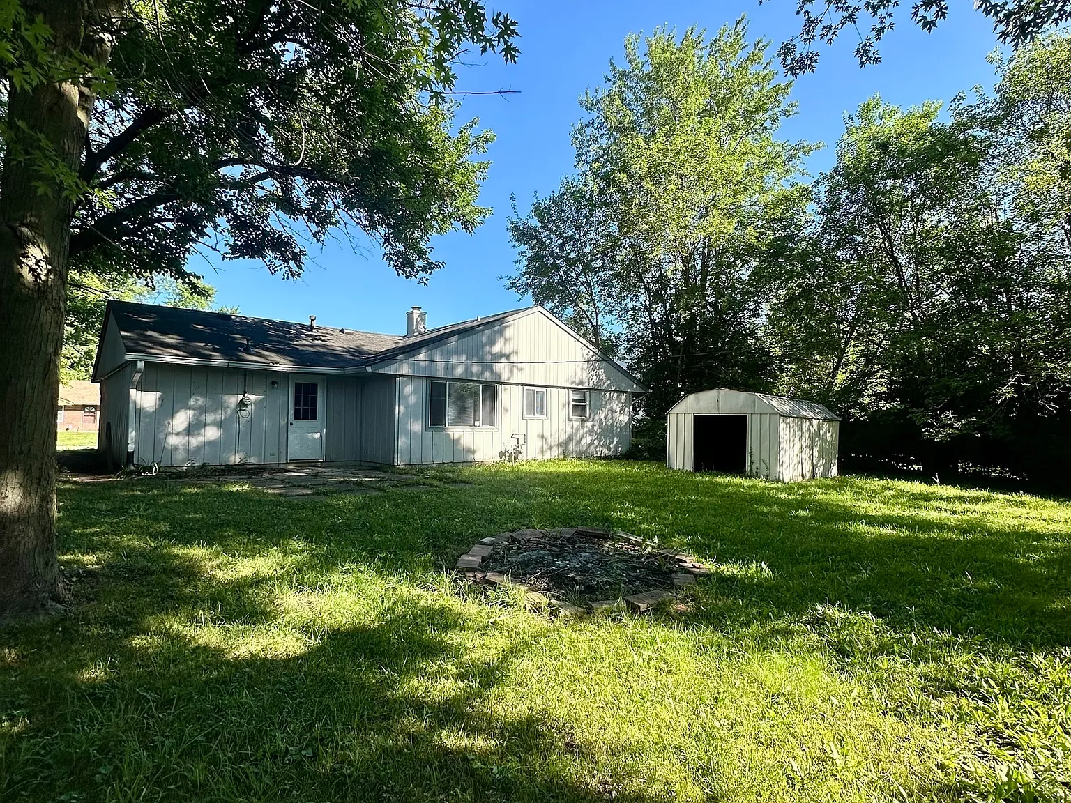 3 bed, 1.0 bath, 1236 sqft, $1,600 — Photo 3
