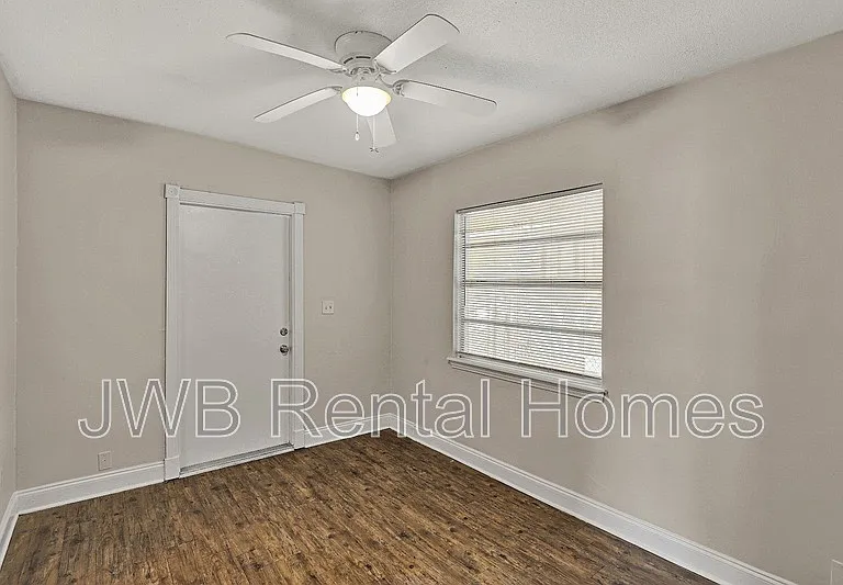 1562 Windle St — Photo 6