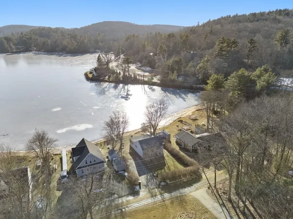 8 Lakeshore Dr, Holland, MA 01521