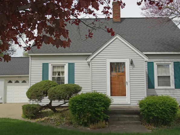 212 S Main St, Chesaning, MI 48616