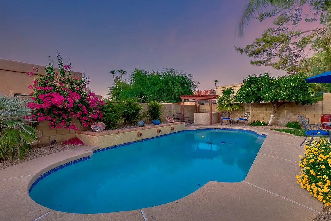 4 bed, 2.5 bath, 1972 sqft, $8,500 — Photo 2