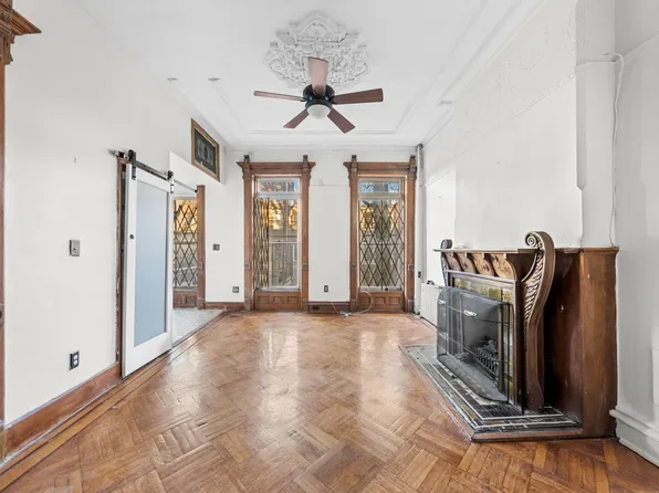 319 Macdonough Street TWNHSE image 2 of 10
