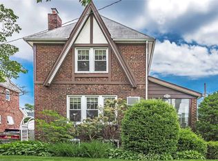 79 Piccadilly Dwns, Lynbrook, NY 11563