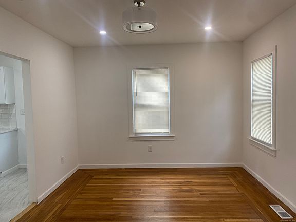 4th image of 82 Helen Street