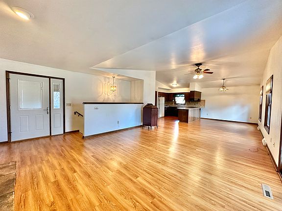 3rd image of 404 Longwood Dr