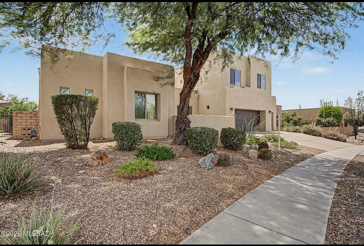 5 bed, 3135 sqft, $2,800 — Photo 2