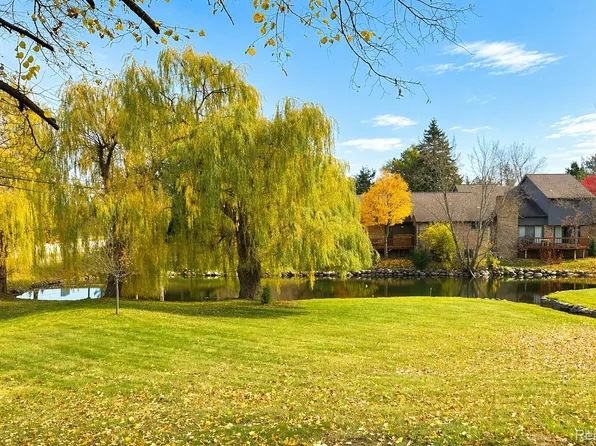 5525 Woodland Ct, West Bloomfield, MI 48322