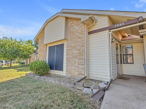 2440 Sunflower Dr, Arlington, TX 76014