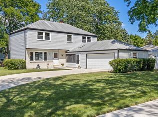 3 W Beechwood Ct, Buffalo Grove, IL 60089