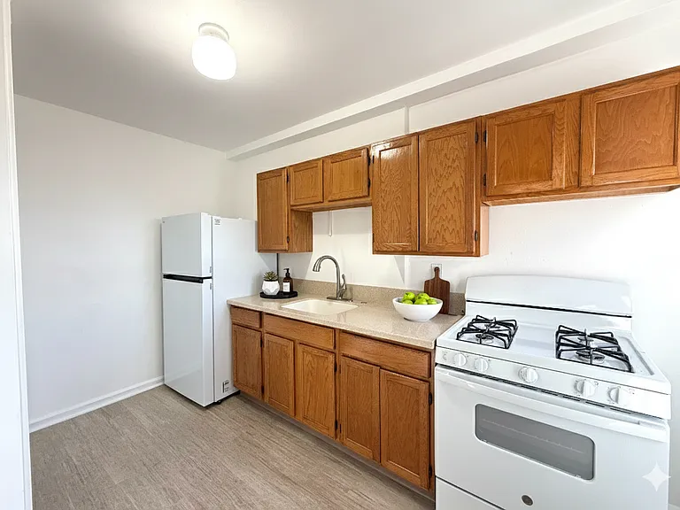 3031 Edwin Ave #5C — Photo 15