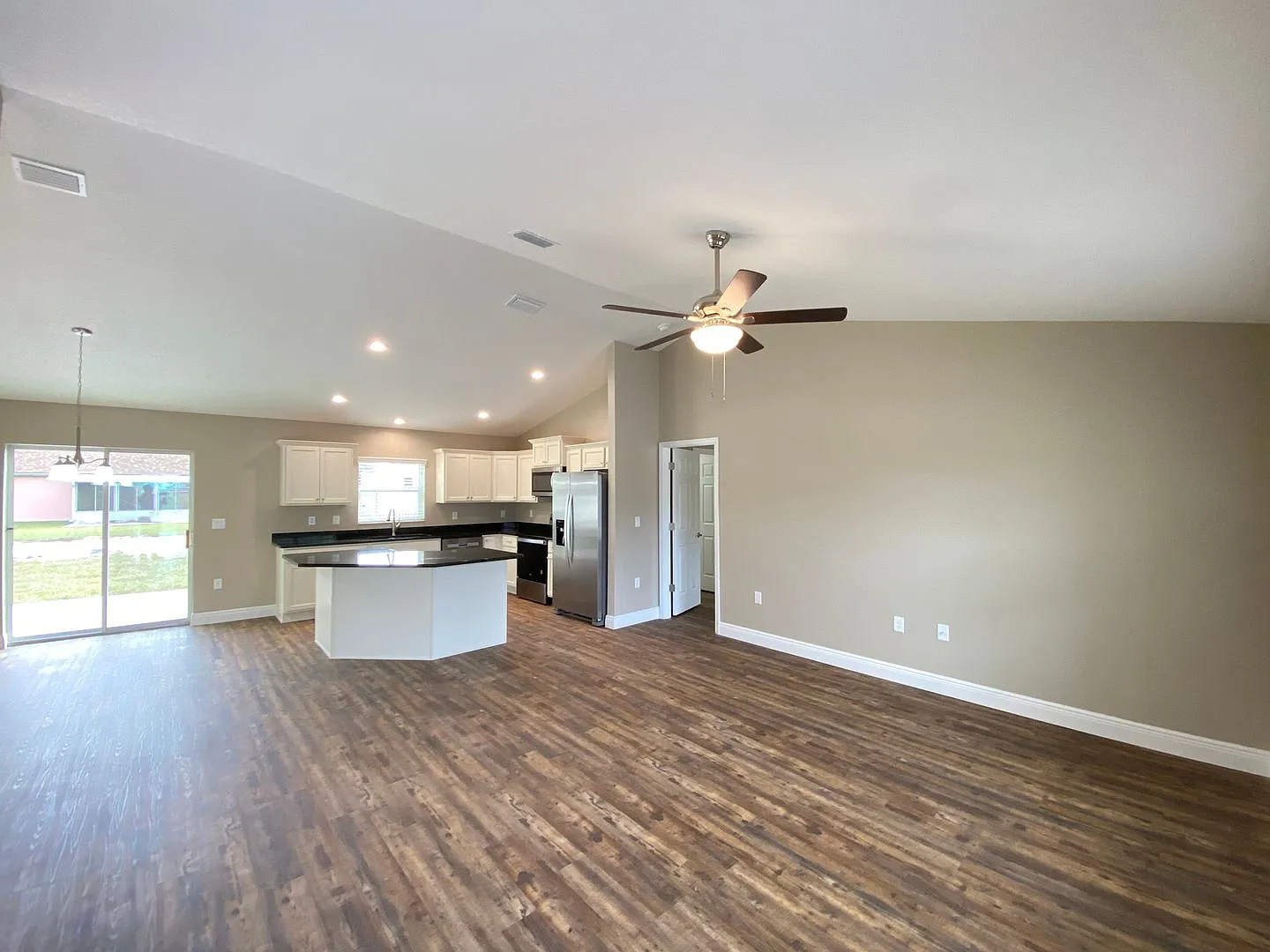 Beautiful Home - Desirable Sw Neighborhood 4/2/2 **Won"T Last** — Photo 4