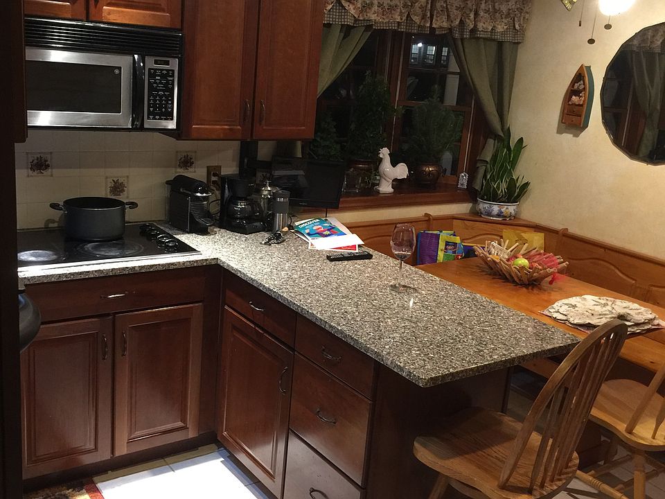 1st image of 51 Middle Ln