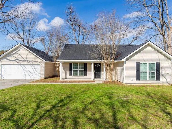 221 Pecan St, Ray City, GA 31645