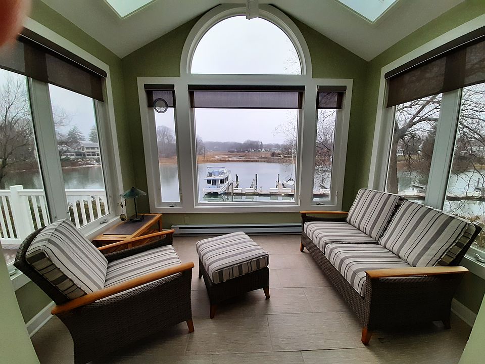 Enjoy the 4 season sunroom.