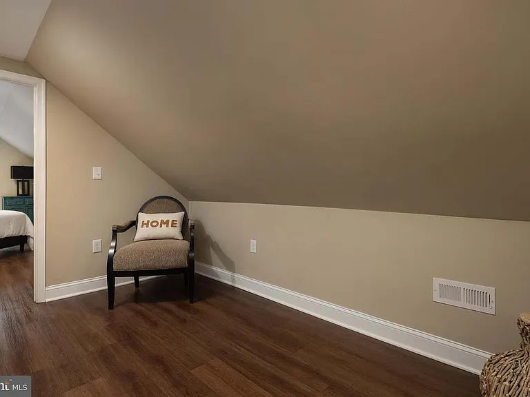 6684 Barrett Rd — Photo 20