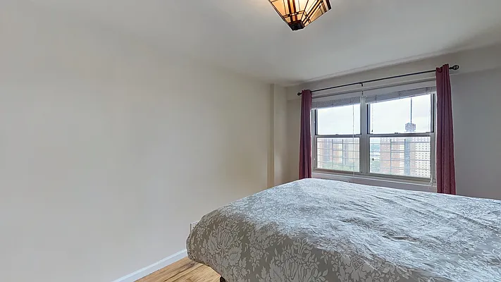 Sold by Thomas Lipovetsky, LREB | media 11