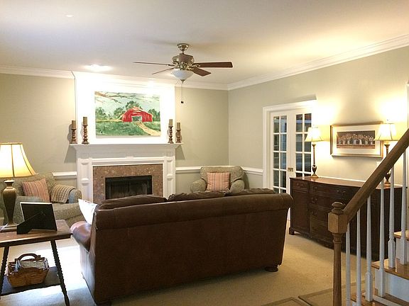 Family Room w Fireplace