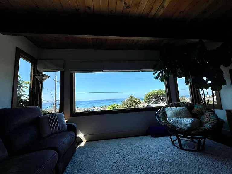 Sitting in the living room looking west to the lovely ocean view~