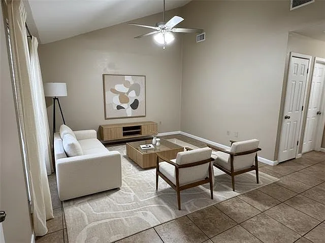 2 bed, 1.5 bath, 850 sqft, $1,070 — Photo 3