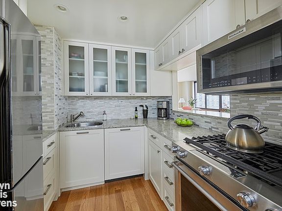 4th image of 422 E 72nd St APT 8D