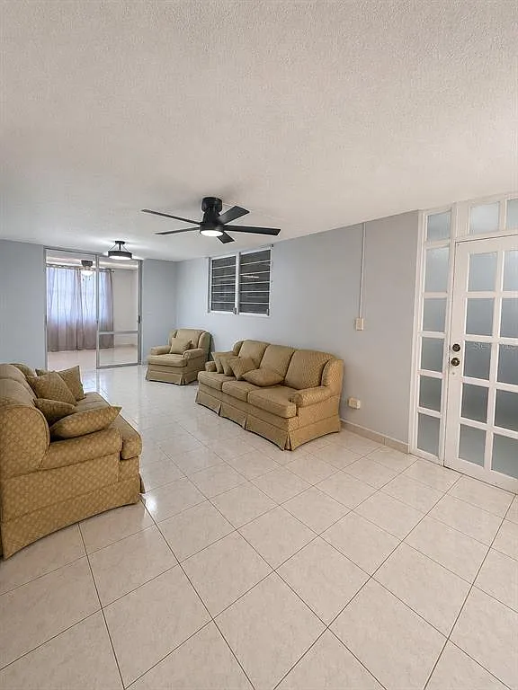 3 bed, 2.0 bath, 1995 sqft, $1,400 — Photo 4