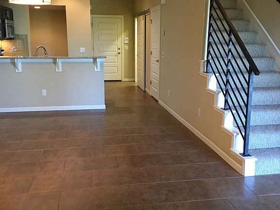 4th image of 2220 Kavanaugh Blvd