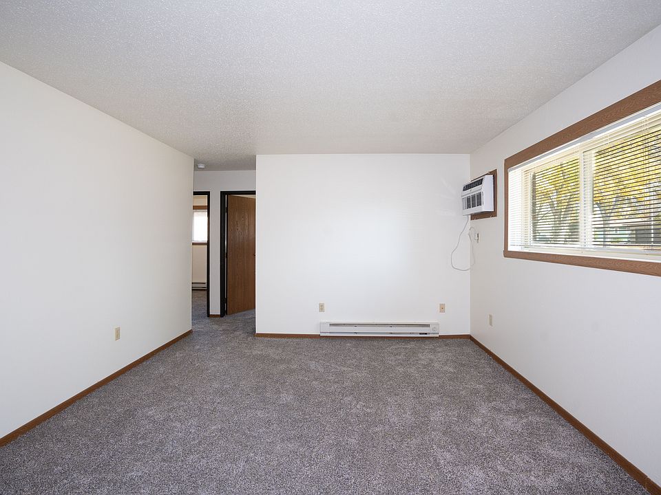 Fargo, ND Pacific South Apartments | 21A | Living