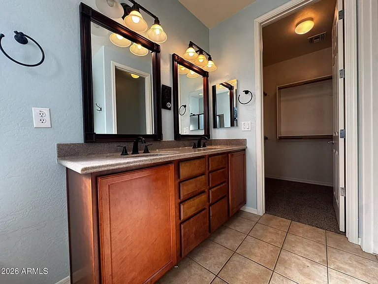 837 W Village Pkwy — Photo 22