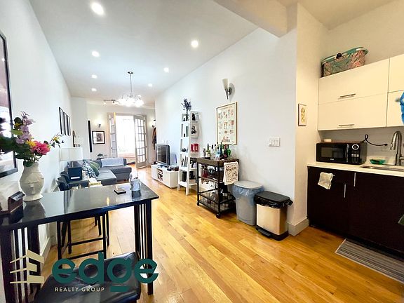 4th image of 231 Jefferson Ave #2L