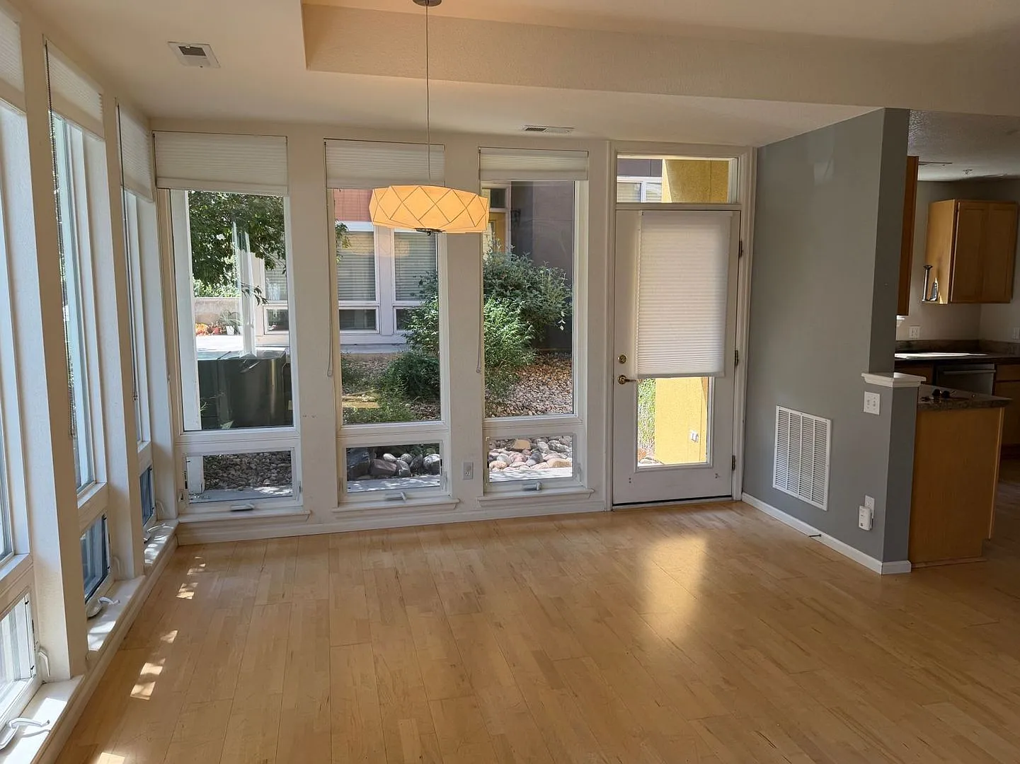 1,000 Off 1st Month rent if Lease signed by 9/1 Light filled 3BD/3BA townhome — Photo 1