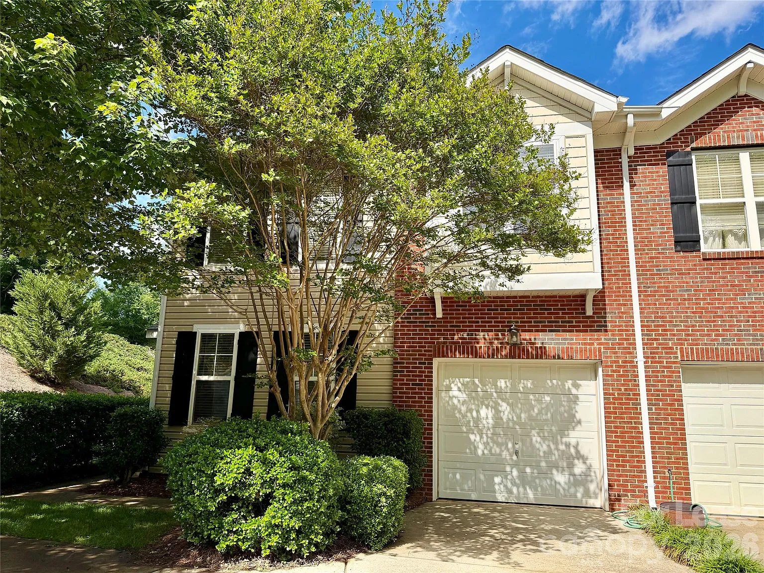 3 bed, 2.5 bath, 1947 sqft, $2,150 — Photo 1