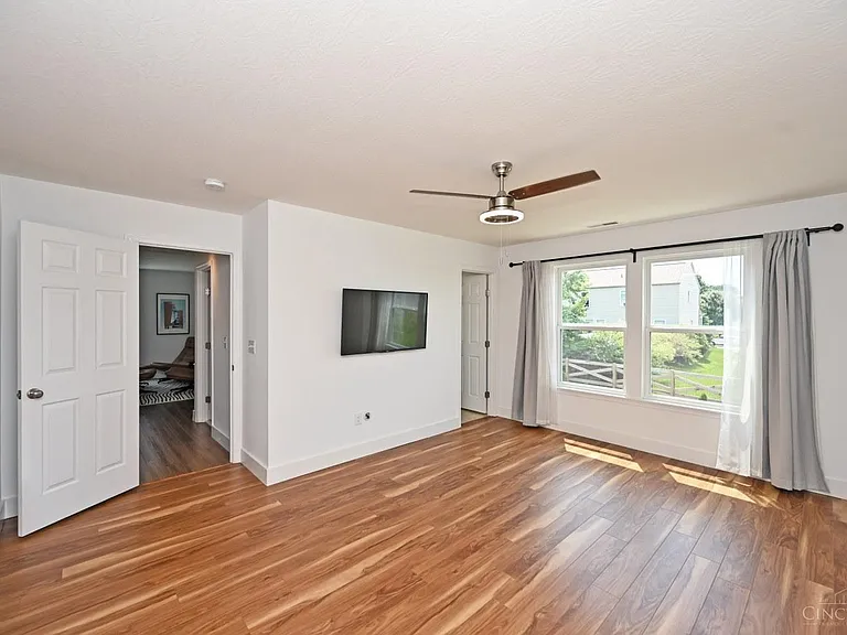 5595 Noble Ct — Photo 33