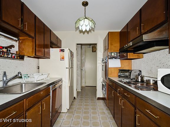 4th image of 6933 N Kedzie Ave APT 312