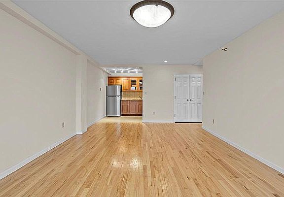 4th image of 2838 Stillwell Ave APT 6F