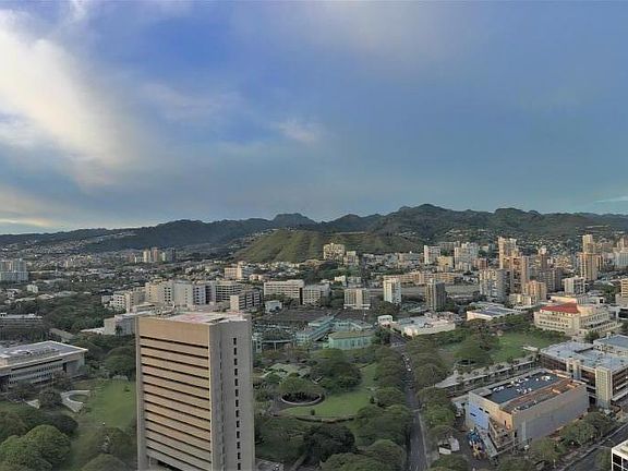 Unobstructed Panoramic Views from Wrap-around Lanai -- from Diamond Head to Ewa.