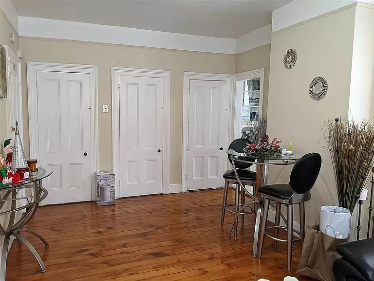 41 Hutton St #1 — Photo 1