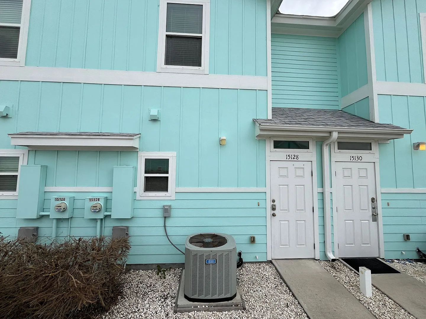 Fully Furnished Island Townhome With Some Bills Paid — Photo 2
