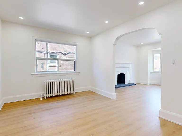 1214 Avenue Rd — Photo 37