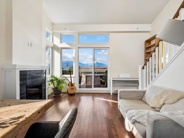 3788 Laurel St #18, Burnaby, BC V5G 1M7