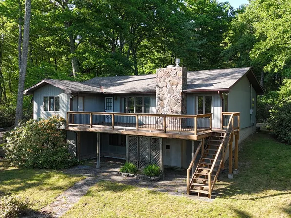 115 Fairview Point Rd, Paupack, PA 18451