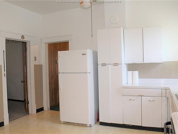 5th image of 920 Garden St